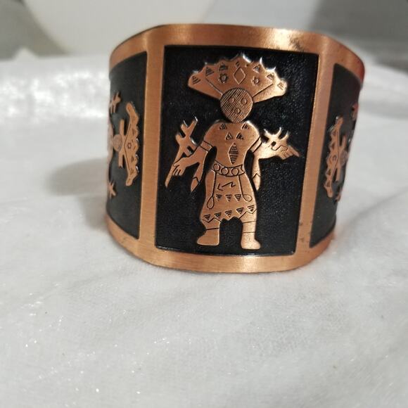 Vintage copper Kachina dancer cuff bracelet 1.1422 - Picture 3 of 13